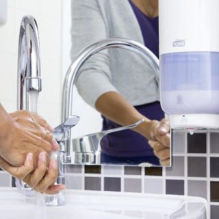 Higieniczne mycie rąk w pracy